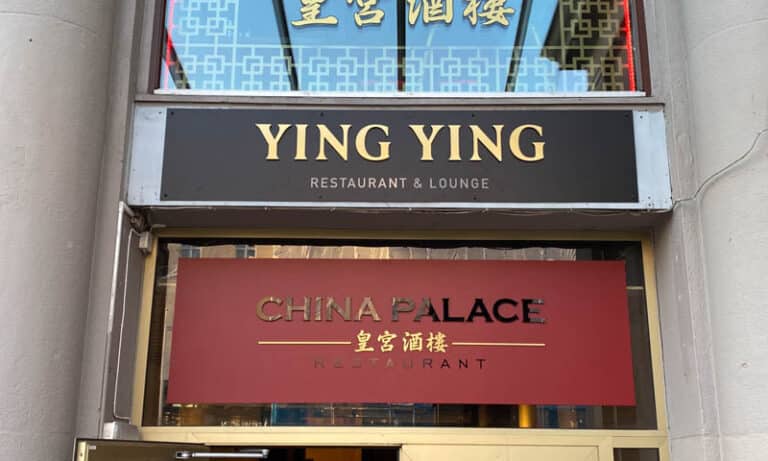Skilt med utfreste elementer China palace
